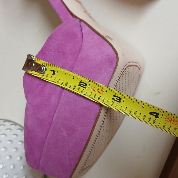 Jessica Simpsons heels - Picture 4 of 4